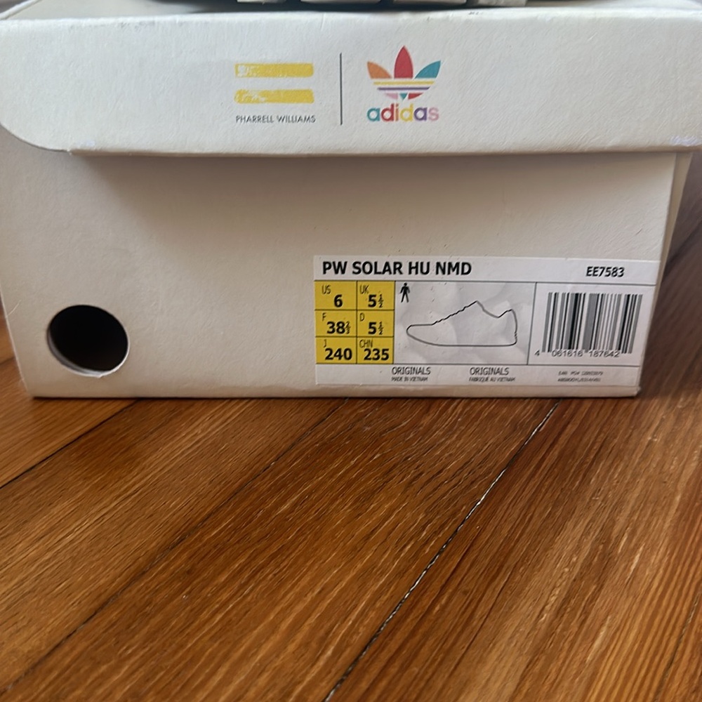 Adidas - Picture 4 of 6